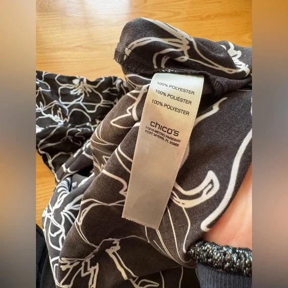 Chicos Soft Floral Black and White Women's Top - Picture 3 of 5
